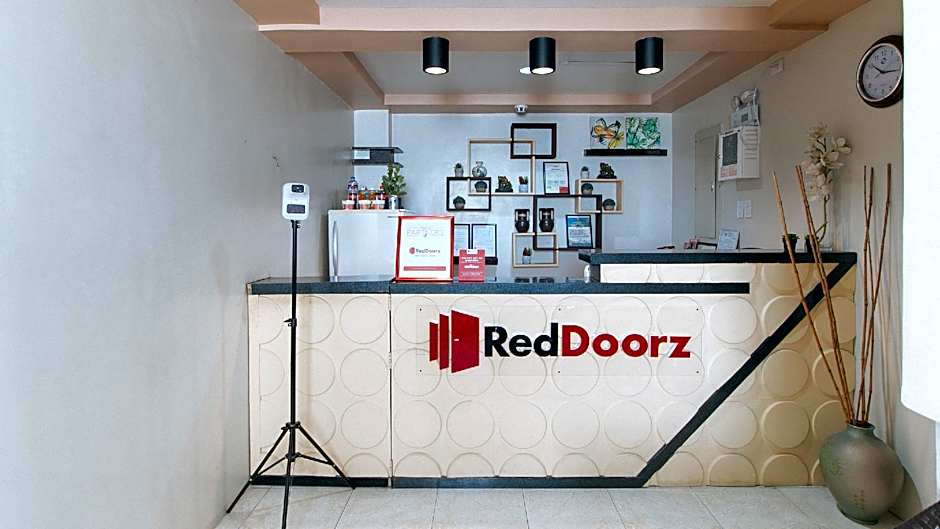 RedDoorz @ Bridgeway Hotel Tuguegarao City
