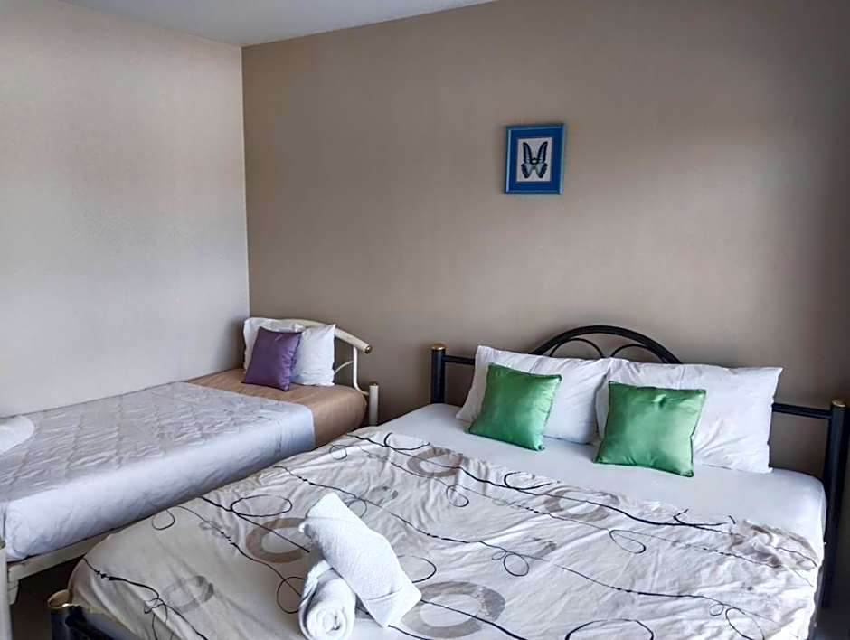 Fueangfu Home Hostel