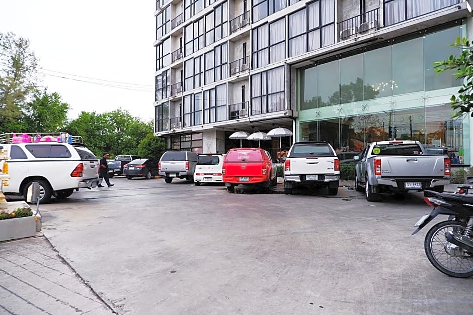 IZEN Budget Hotel & Residences (Plus)