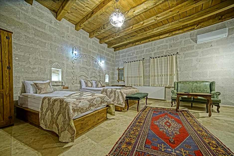 Risus Cave Suites