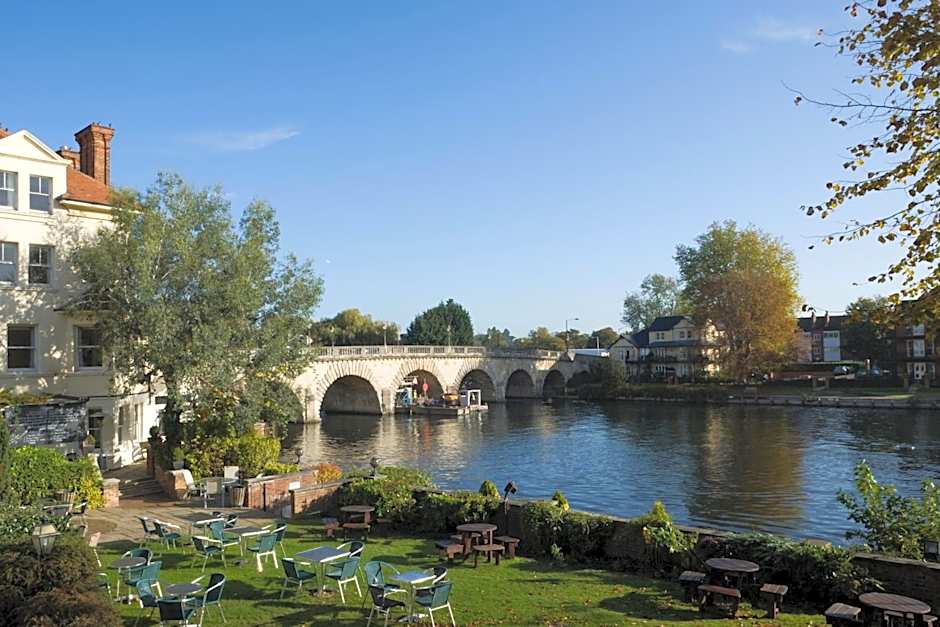 Thames Riviera Hotel