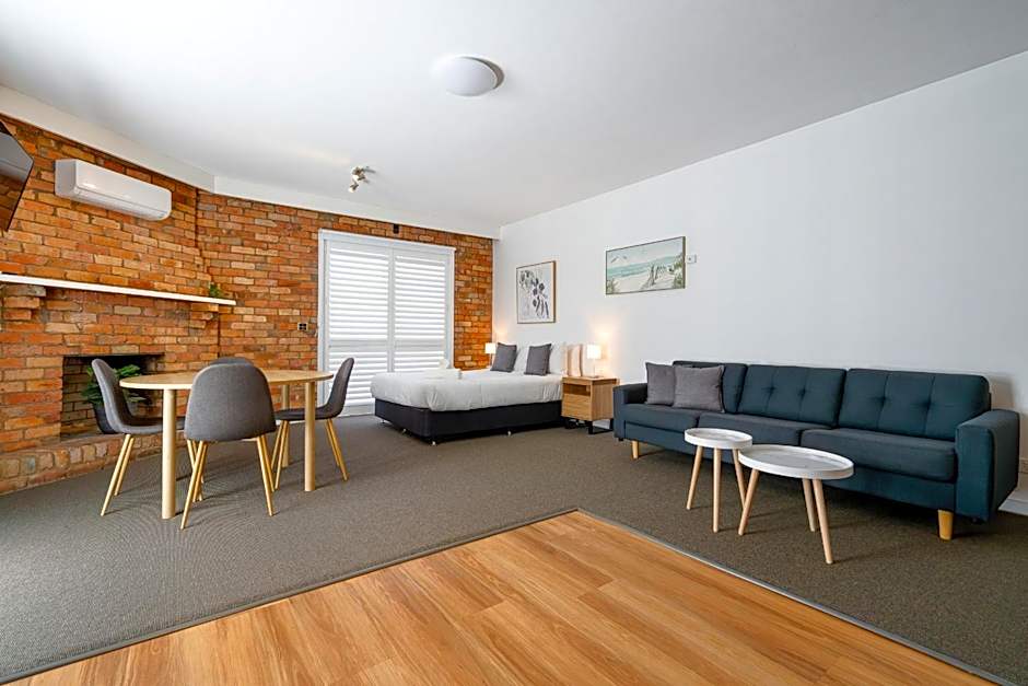 Waves Motel and Apartments formerly Comfort Inn International