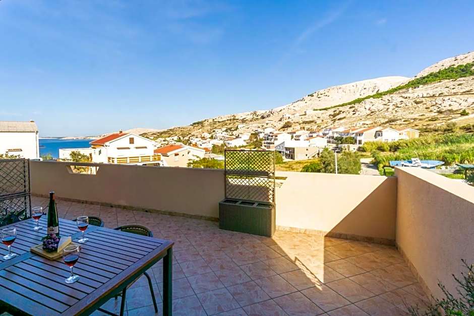 Apartment and Room Bacic