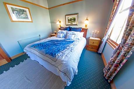 Queen Room - Heritage Wing