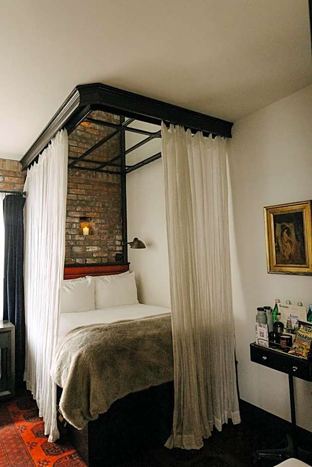 Granada Hotel & Bistro