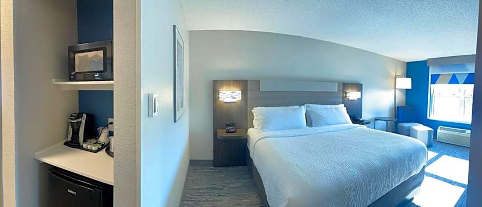Holiday Inn Express & Suites Marquette By IHG
