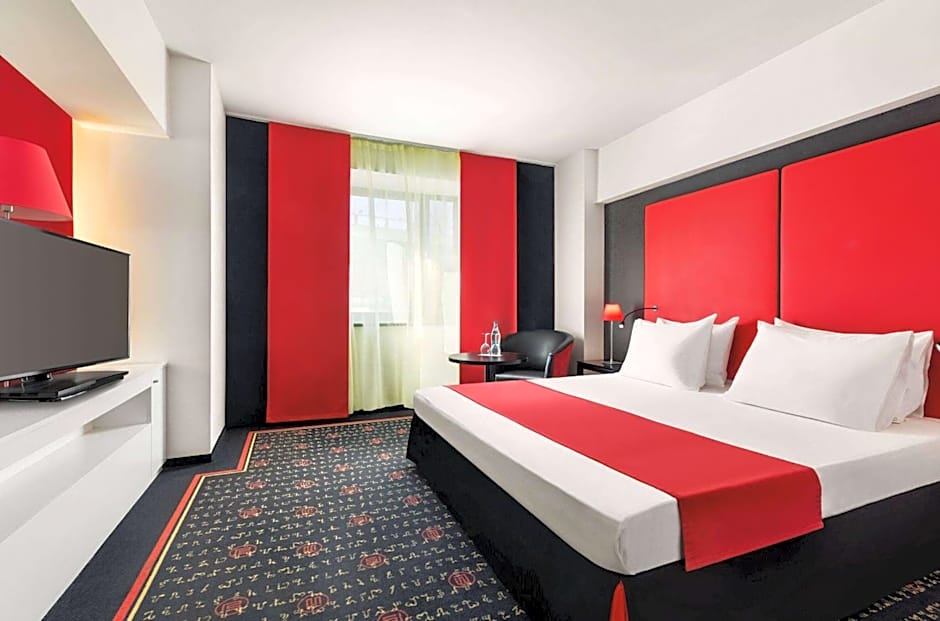 Photo 1 of 16 of Suite
