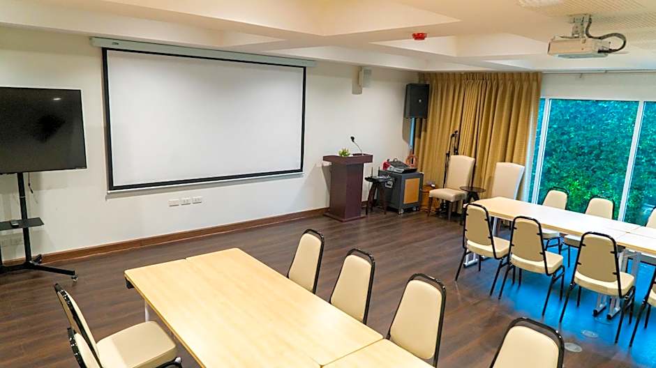 The Willing Hotel and Residence