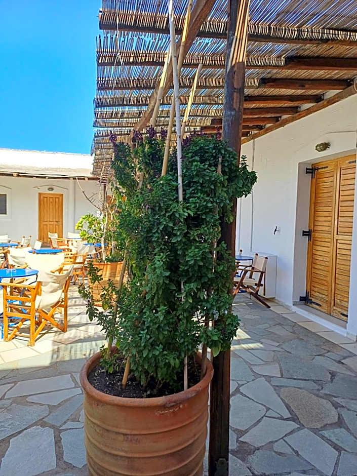 Siroco's Rooms And Studios