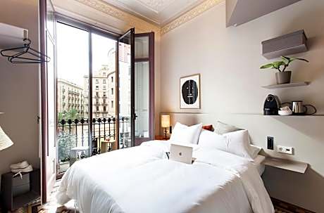 Single Room with Balcony, Street view