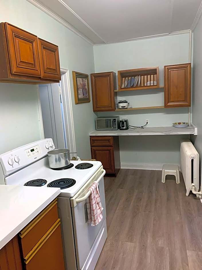 Marmora and Lake Inn and Victorian Diner-2025 Group Reunion Home for up to 32 guests