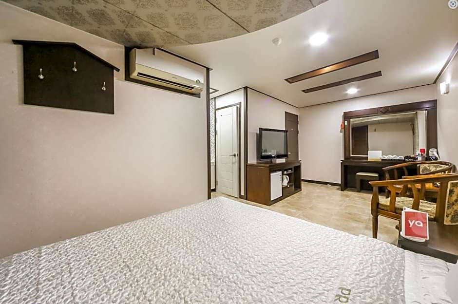 Prada motel