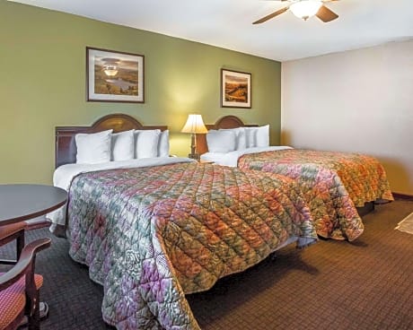 Queen Room with Two Queen Beds - Smoking