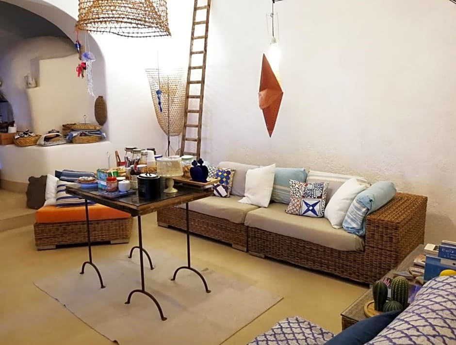 Alicudi Giardino dei Carrubi- al gradino 365