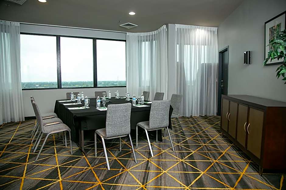 Holiday Inn New Orleans West Bank Tower By IHG