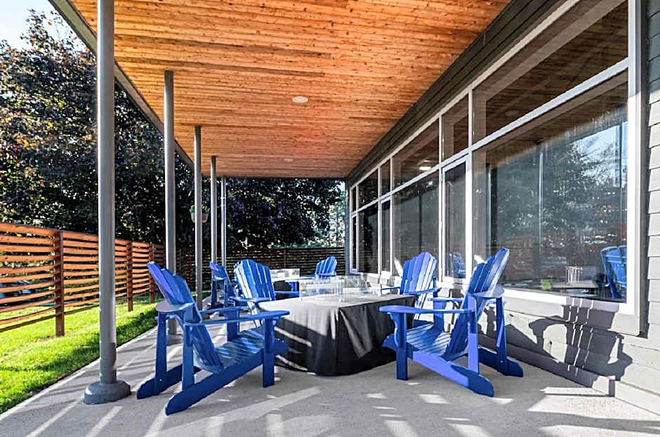 Comfort Suites Kingston Central