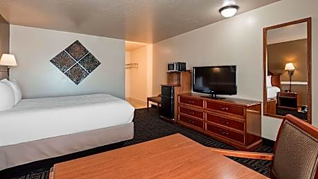 SUITE - 3 QUEEN BEDS,NSMK,2BDRM,MICRFG,FLATSC,HISPD,FULL BREAKFAST