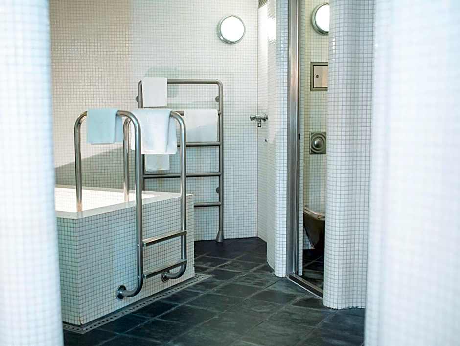 Hotel Bleibtreu Berlin by Golden Tulip