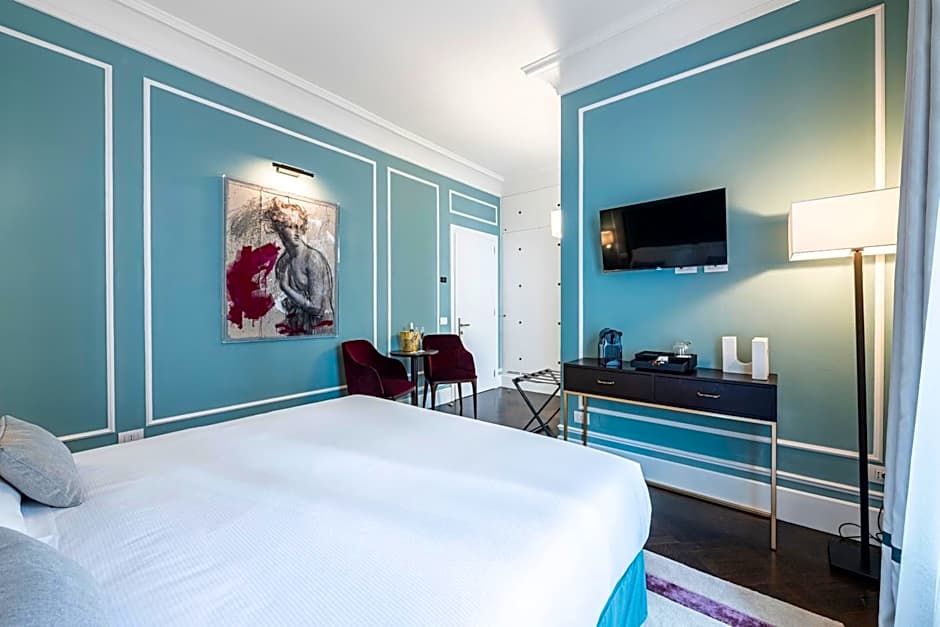 Glimpse Hotel