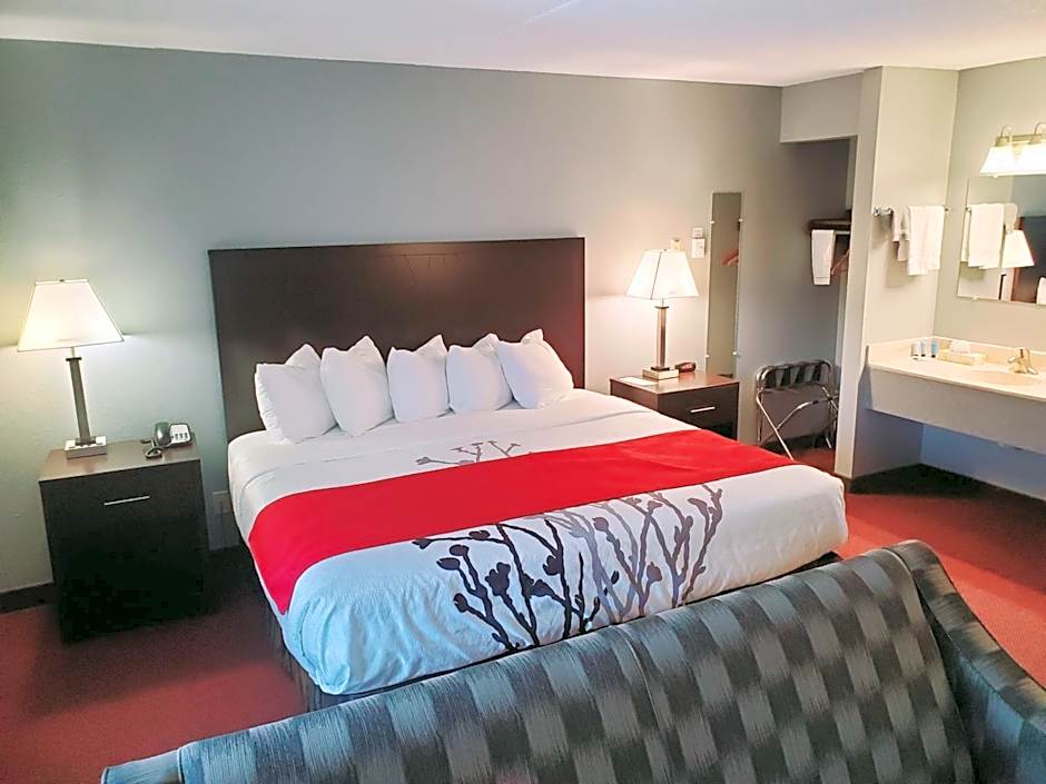 Blackstone Lodge and Suites