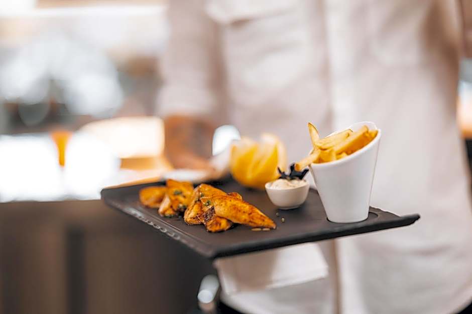 Le Coucou Hotel Restaurant & Lounge-Bar