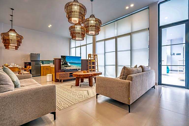 Villa Aura - Canggu, Bali Near Berawa Beach