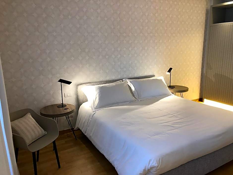 200 ROOMS & TERRACE