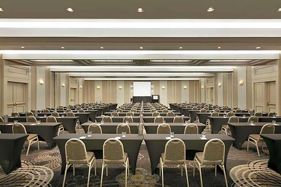 DoubleTree by Hilton New York LaGuardia Airport