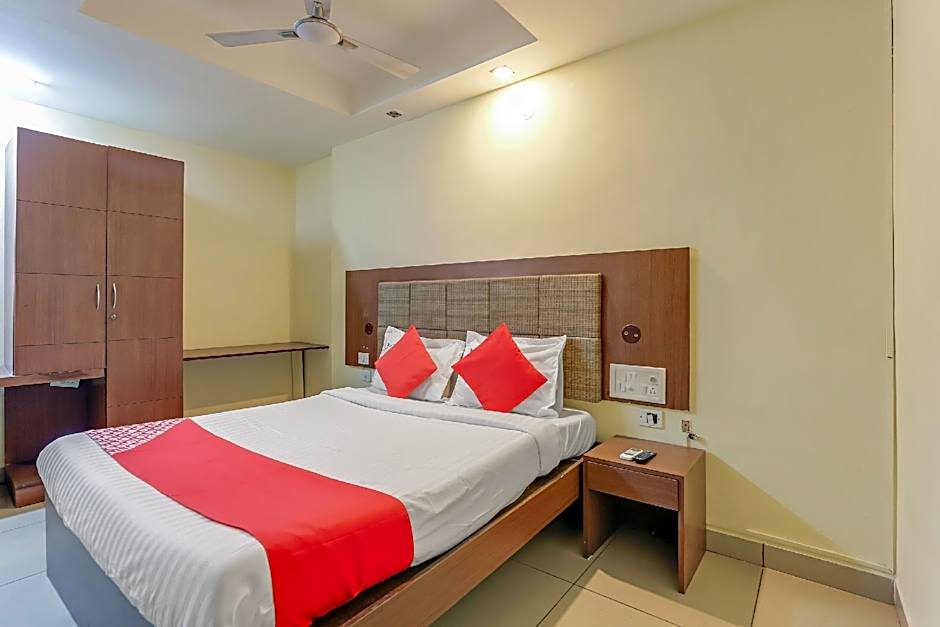 Golden Manor – Chennai, IL