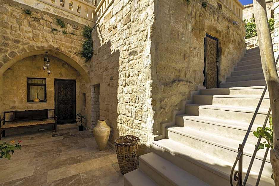 Kayata Cave Suites
