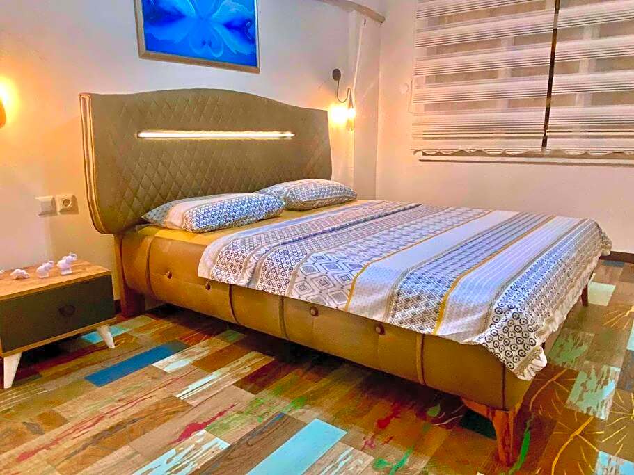 LICENSED ,JAZZY TOP CLASS 3 BEDROOMS HOMES 100Mb Wi-Fi