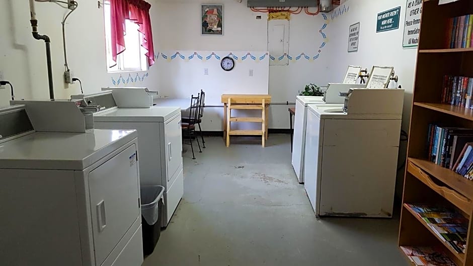 100 Mile Motel & RV Park