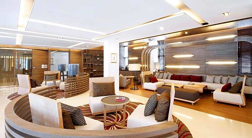 Classic Kameo Hotel & Services Apartment 