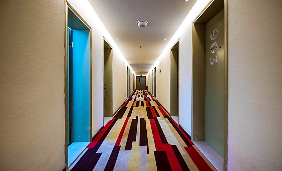 ibis Luoyang Train Station