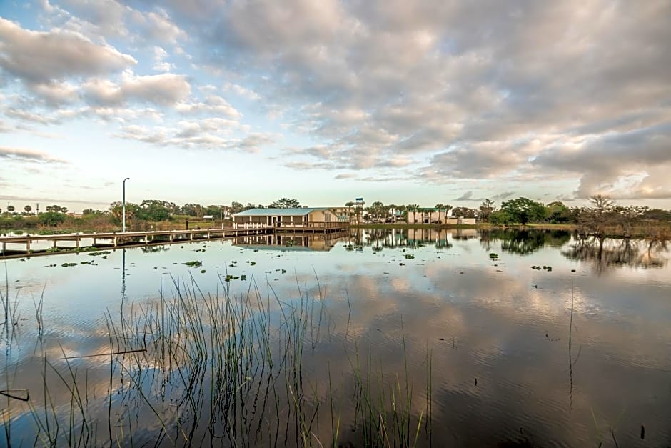 Days Inn & Suites by Wyndham Lake Okeechobee