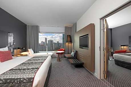 Family Connecting Room (2 Adults + 2 Children)
