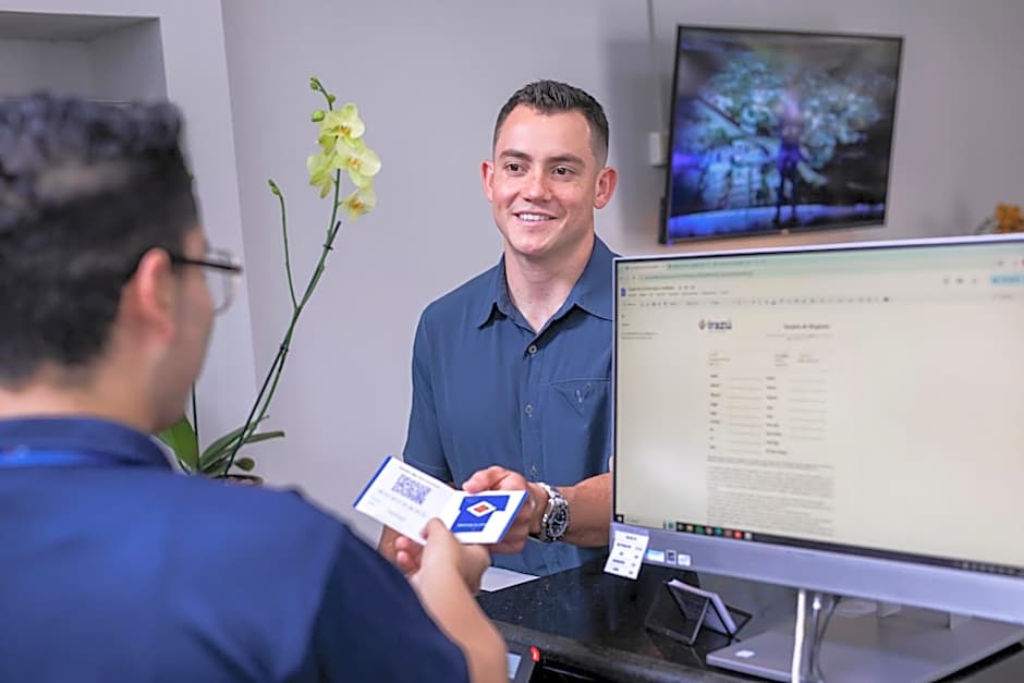 Irazu Hotel & Studios