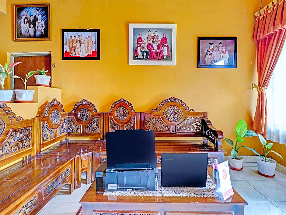 OYO 90454 Adinda Homestay Cibodas Lembang