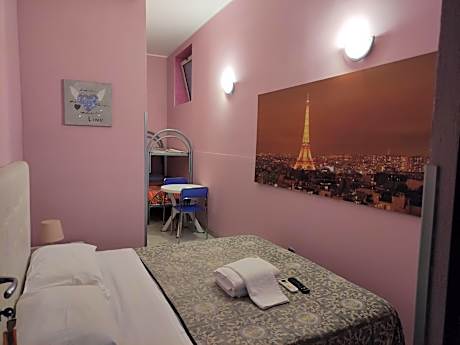Deluxe Double Room with Shower