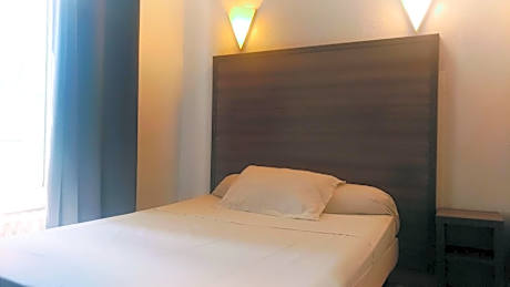 Standard Single Room with Shared Bathroom