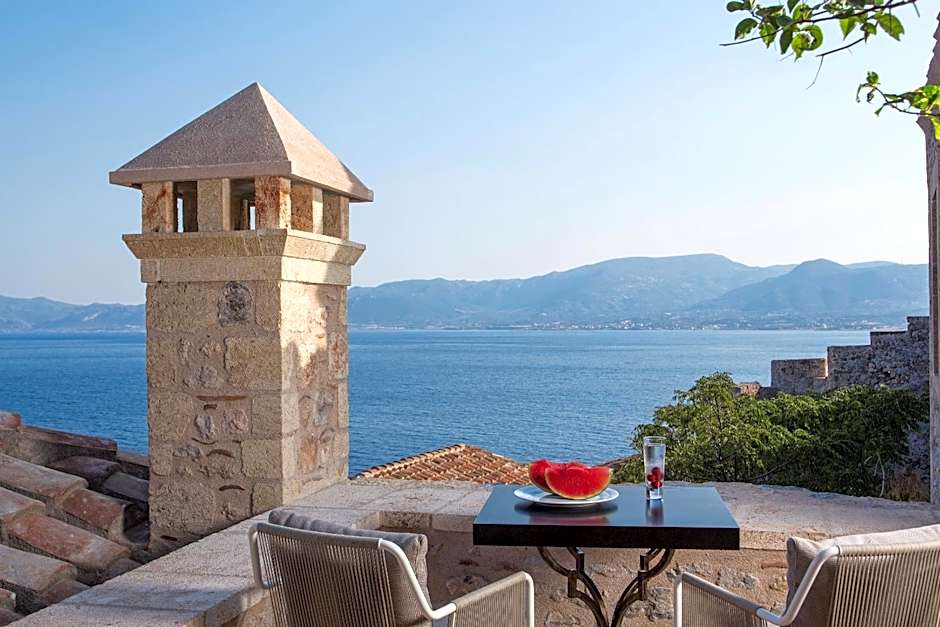 Moni Emvasis Luxury Suites