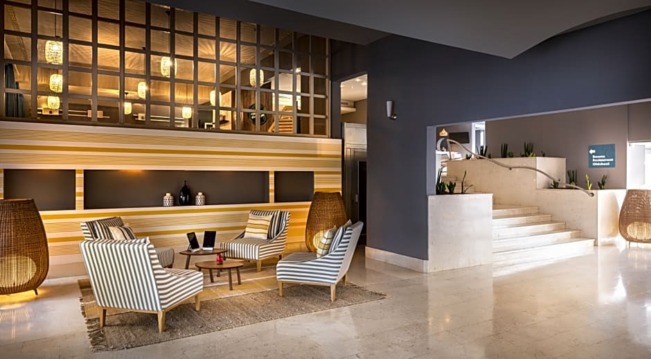Miramar Sunny Hotel & Residence