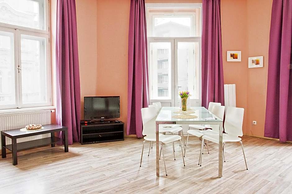 Royal Court Legerova