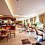 Van Phat Riverside Hotel