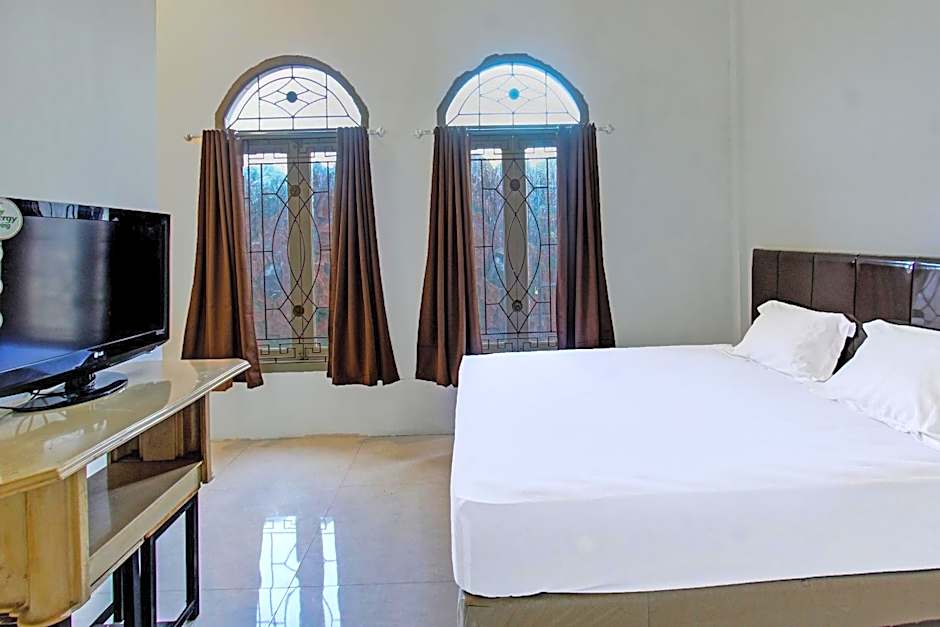 OYO 91739 Ayu Bypass MansionNearBundaran Gerung