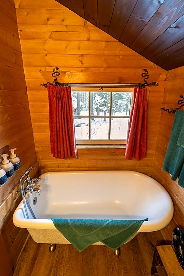 Storm Mountain Lodge & Cabins
