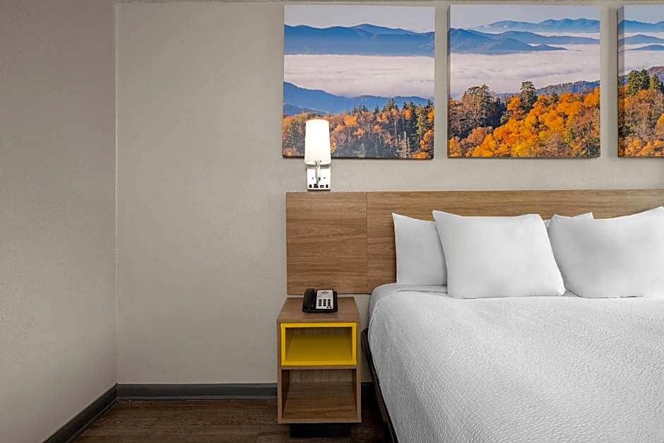 Days Inn by Wyndham College Park Airport Best Road