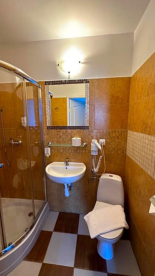 Lezzet PG B&B &TurkishRestaurant