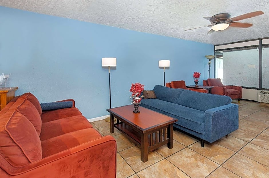 Americana Inn a Travelodge by Wyndham
