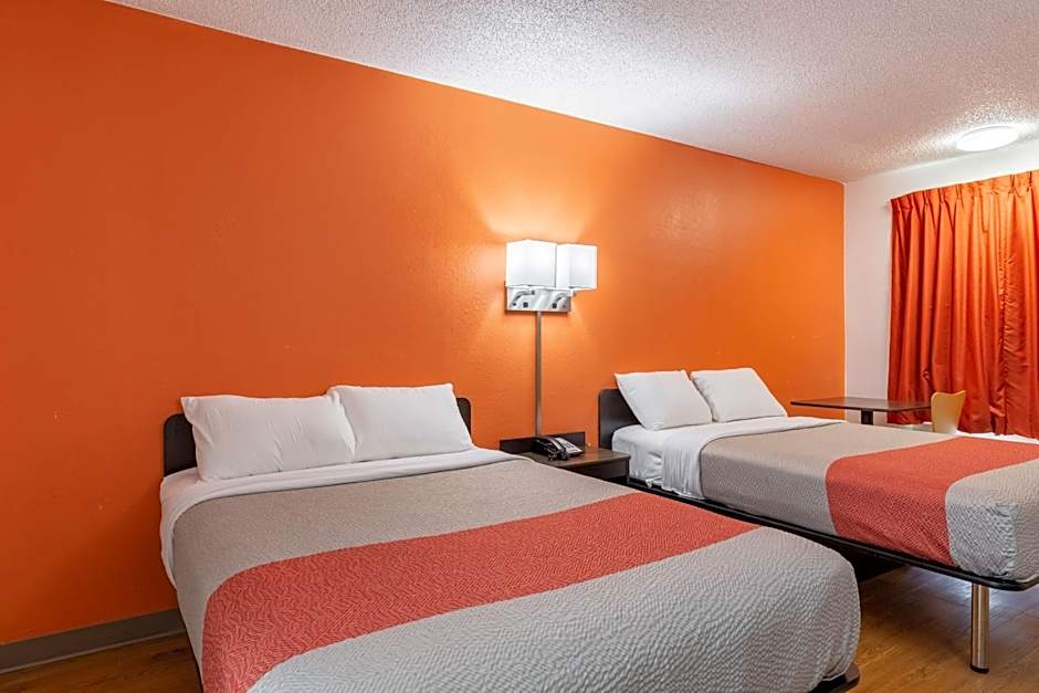 Motel 6-Bryan, TX - University Area